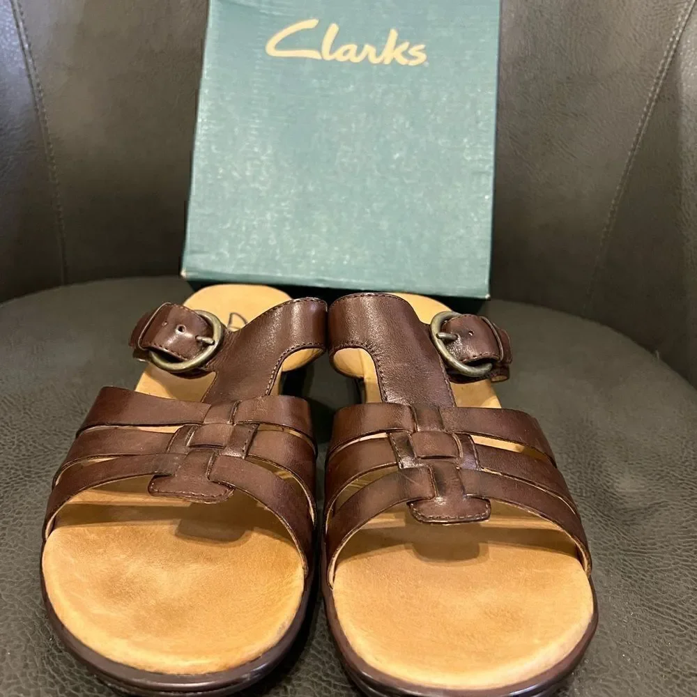 Clark’s Brown Leather Sandals Size 10 M Great Condition